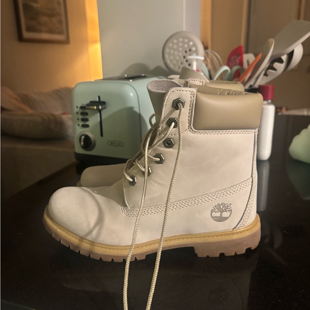 Timberland Creme Colored Boots🥾